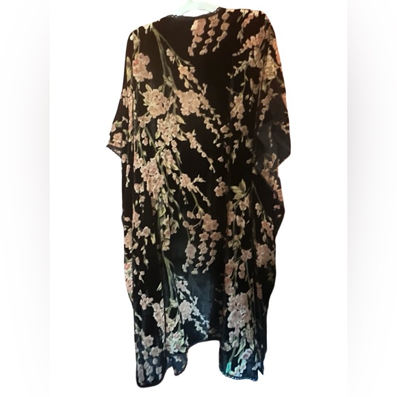 NATURAL LIFE Elegant Black Burnout Velvet Floral Kimono - Picture 2 of 15